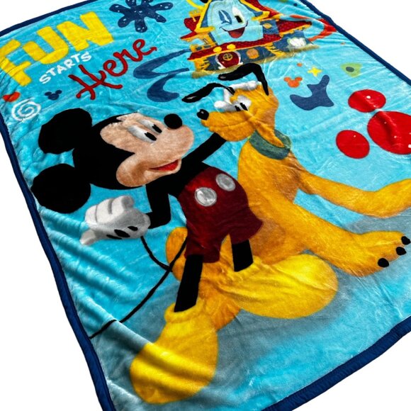 TT Disney Mickey & Pluto Plush Throw Blanket 40"x50" - Picture 3 of 5
